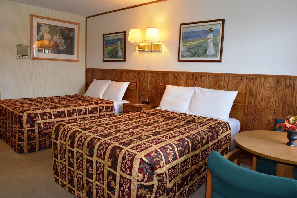 Viking Motel Lindsborg Rum bild