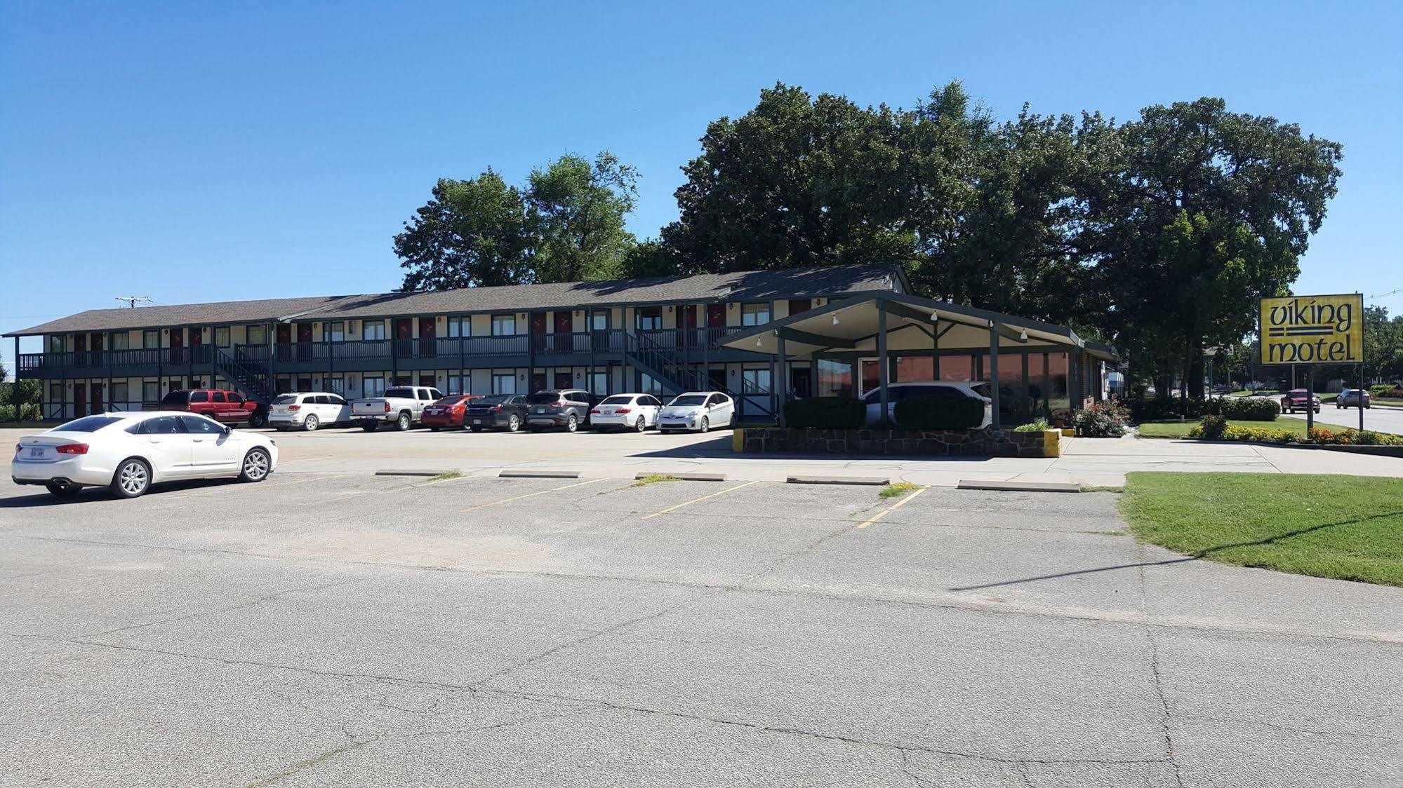 Viking Motel Lindsborg Exteriör bild
