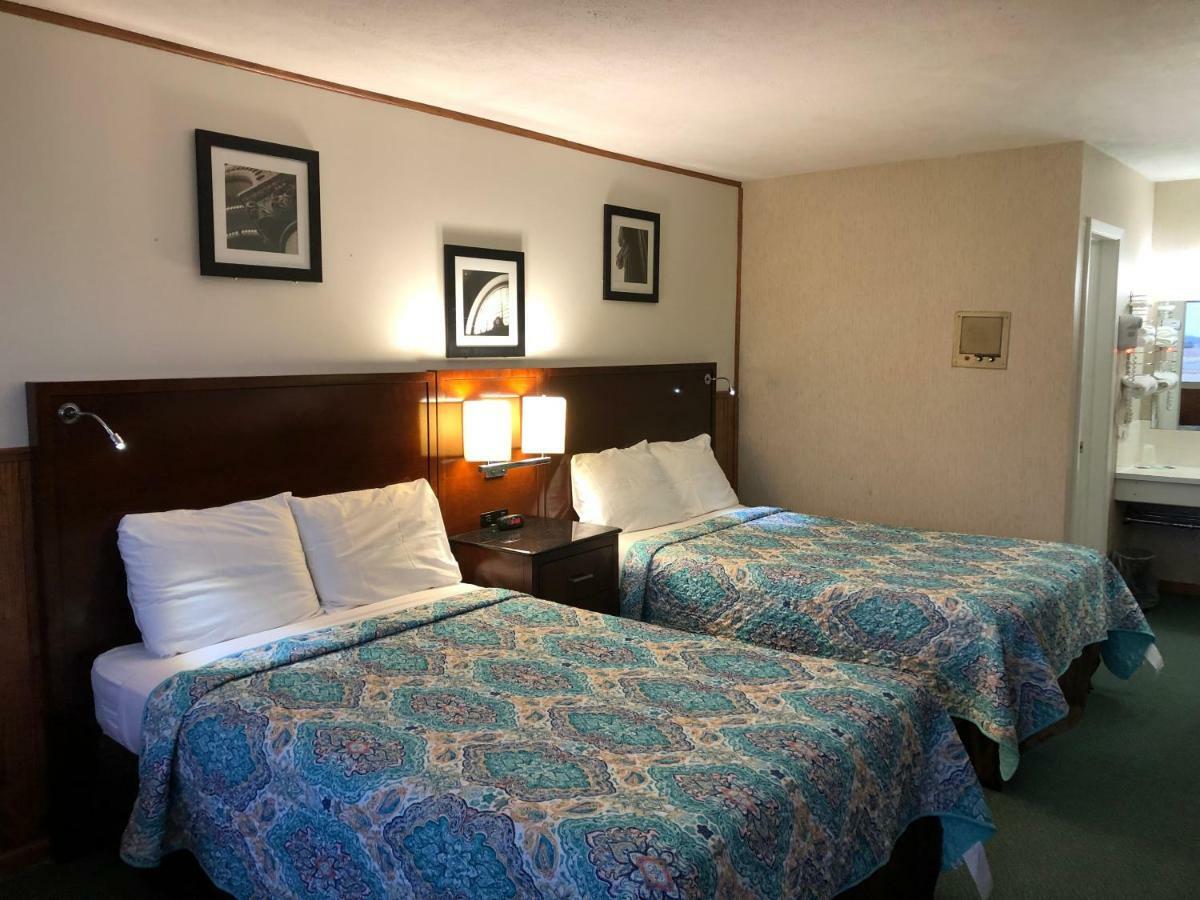 Viking Motel Lindsborg Exteriör bild